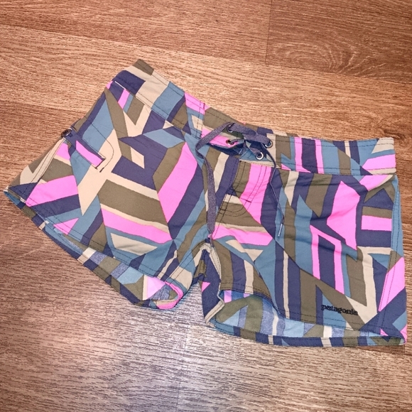 Patagonia Pants - Patagonia Women's Athletic Shorts - Pink and Green Geometric  Sz 2